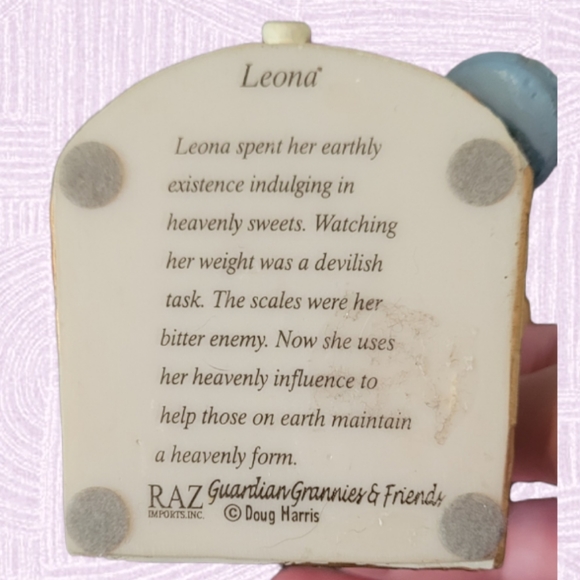 Doug Harris Resin Figurine, Guardian Grannies and Friends - Picture 5 of 5